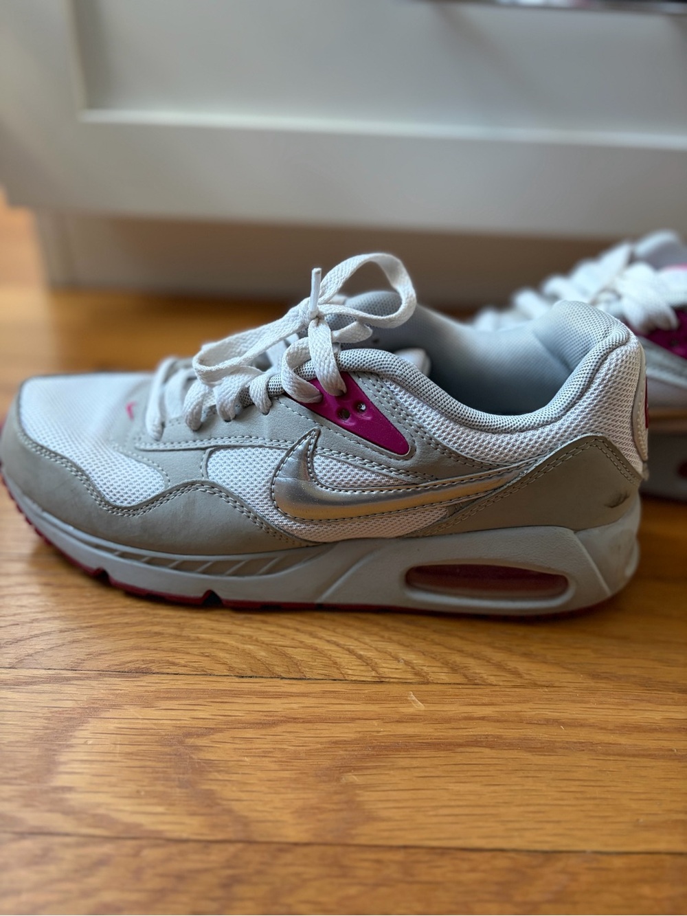 Nike Women's White and Pink Athletic Sneakers